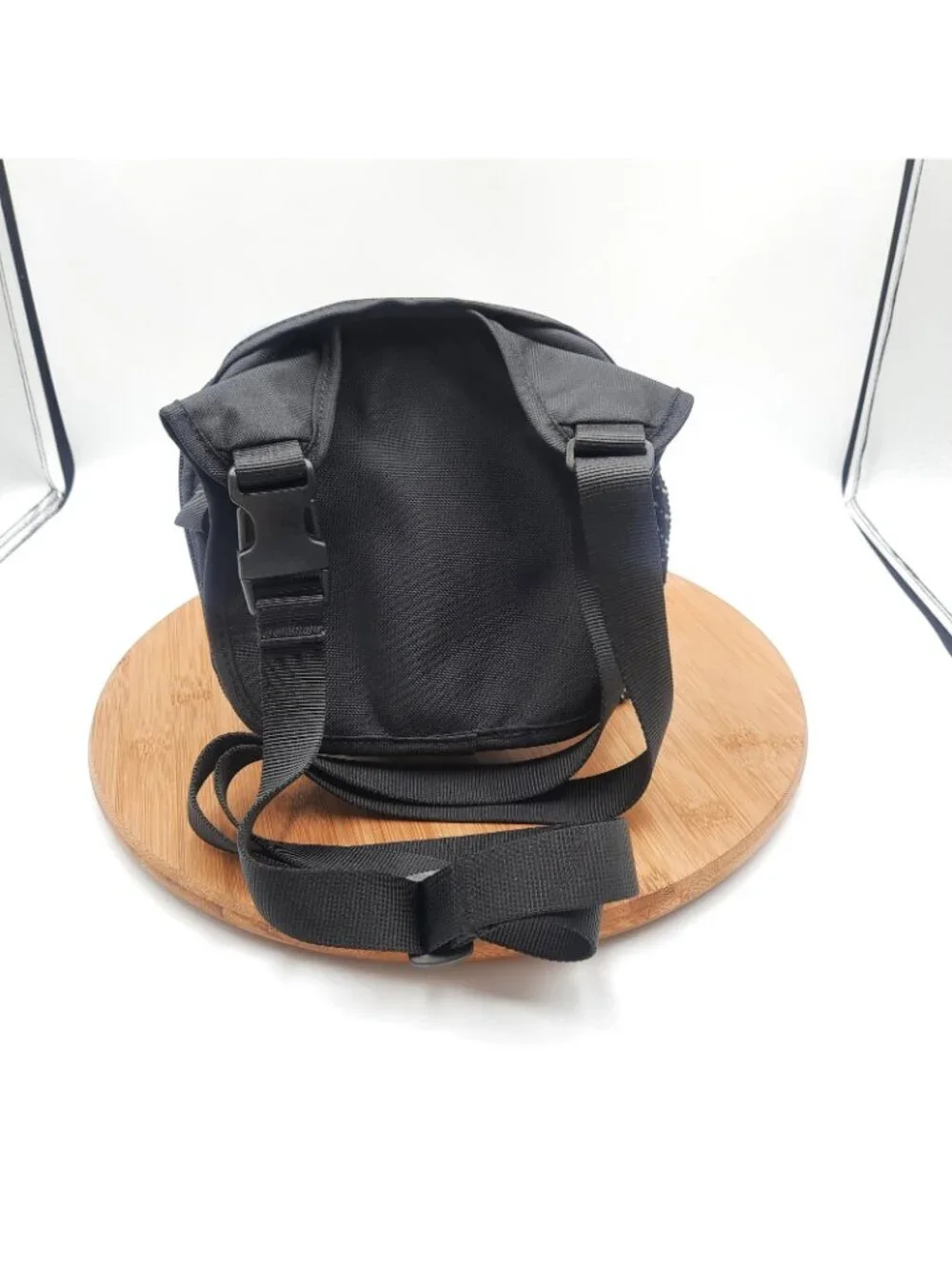 Overland Equipment Crossbody Bag Bayliss Travel Outdoor Pockets Adjustable Strap
